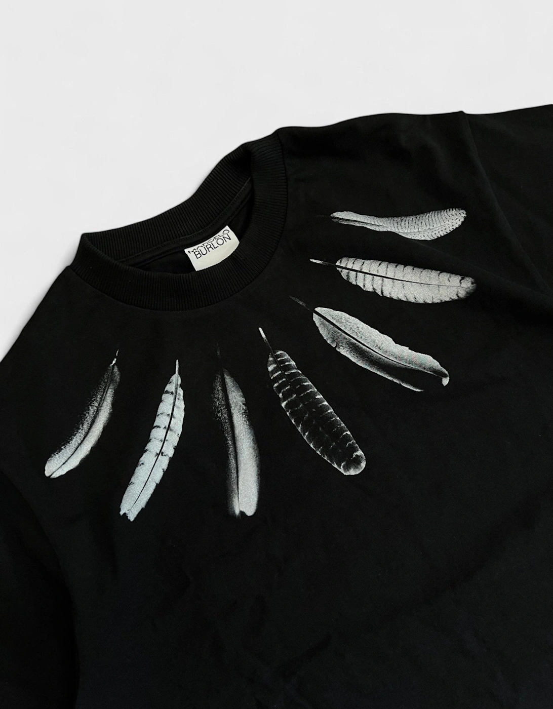 Collar Feathers T-Shirt Black white