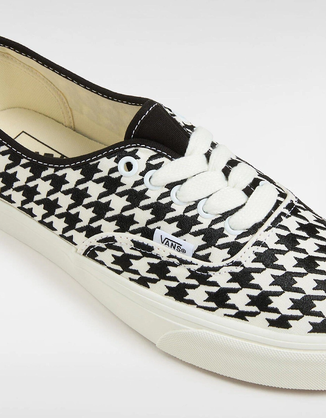 Unisex Authentic Trainers - Black/White
