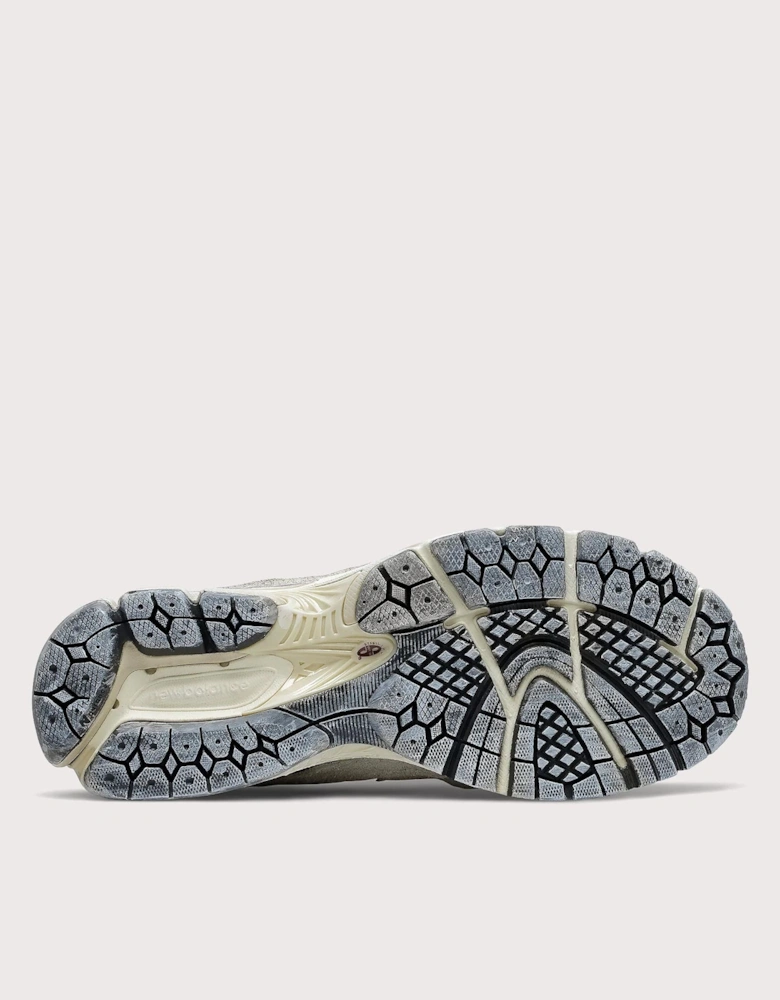 2002R Protection Pack Sneakers