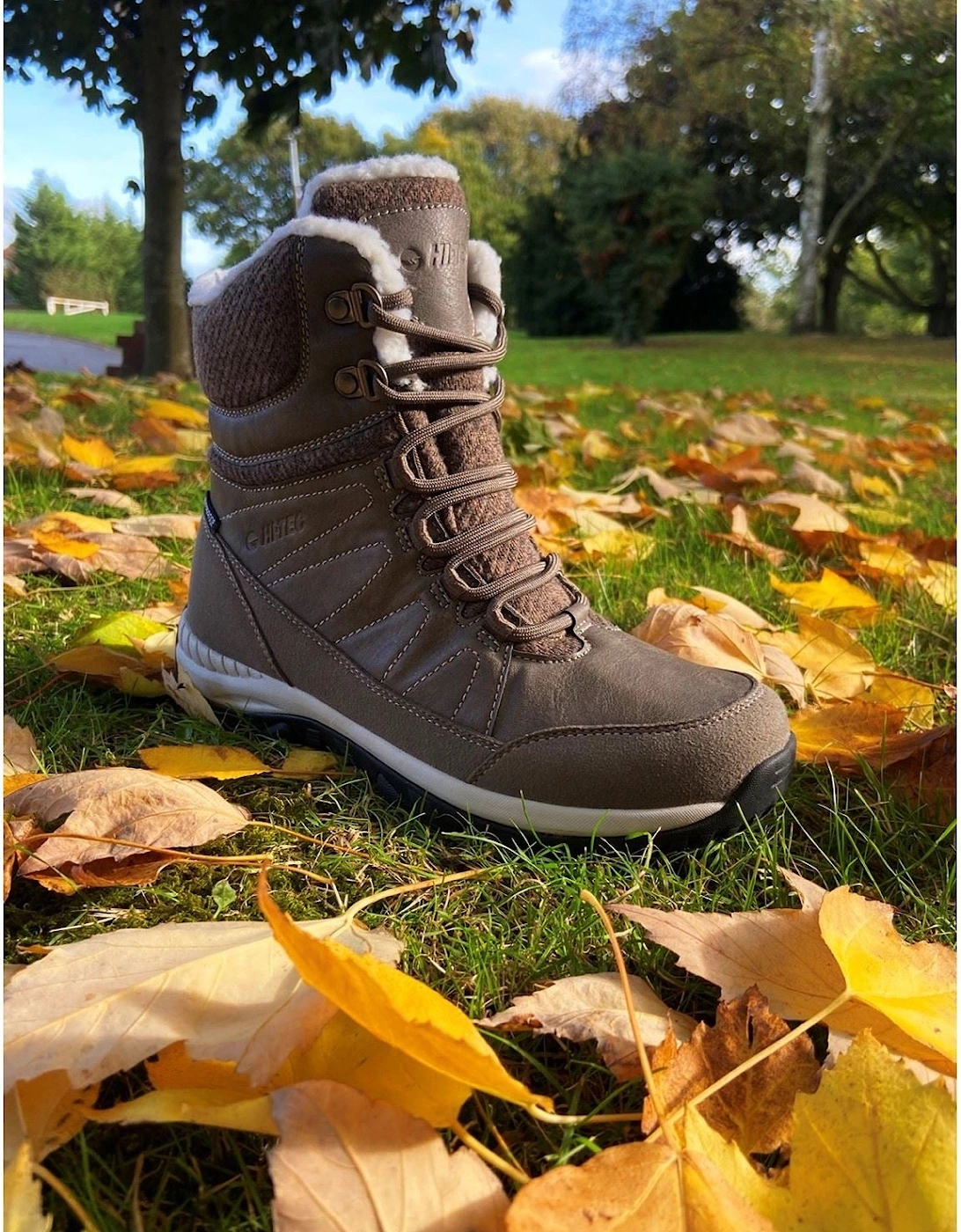Riva Mid Women's Beige Hiking Boots