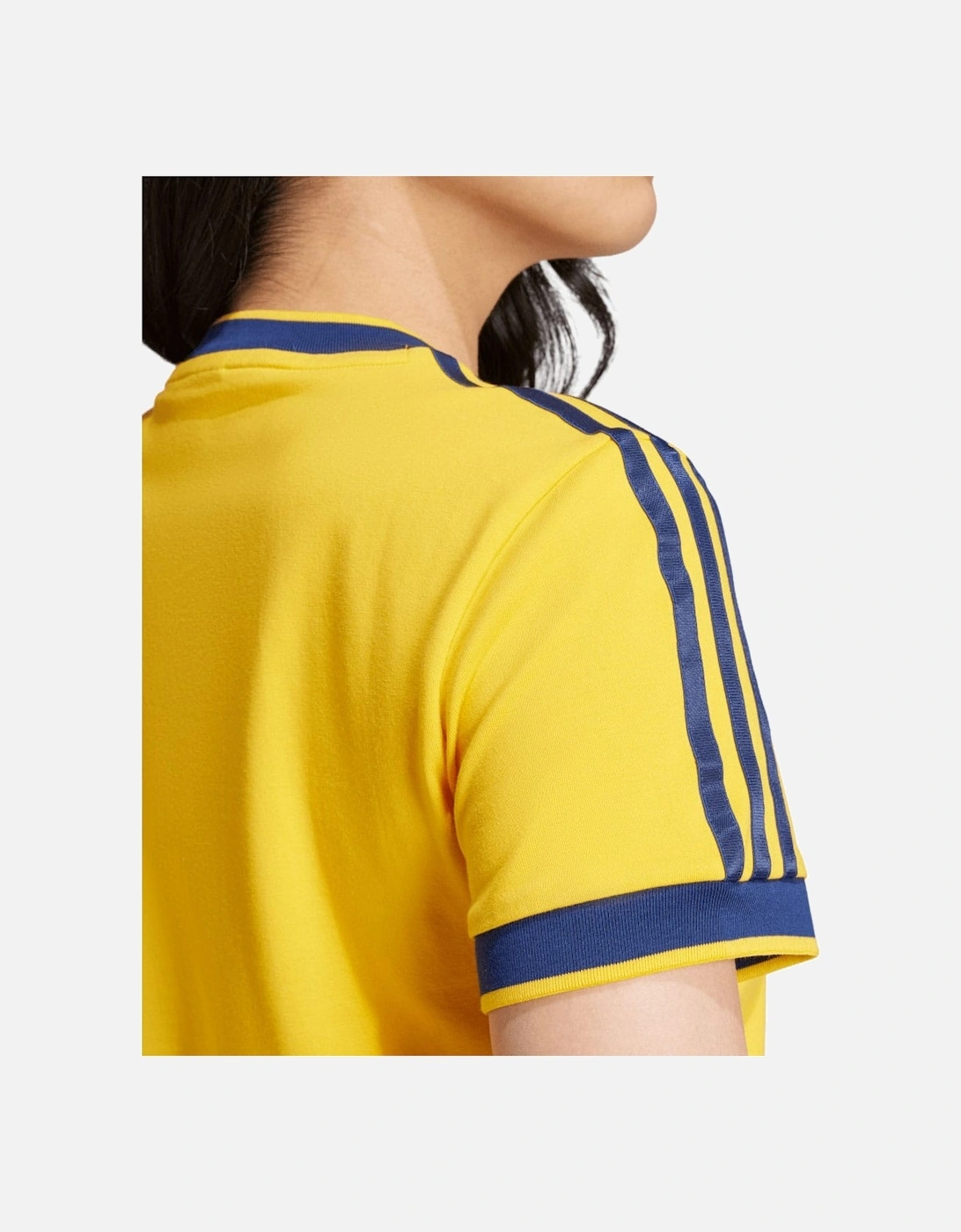 Graphic Badge Slim 3-Stripes T-Shirt