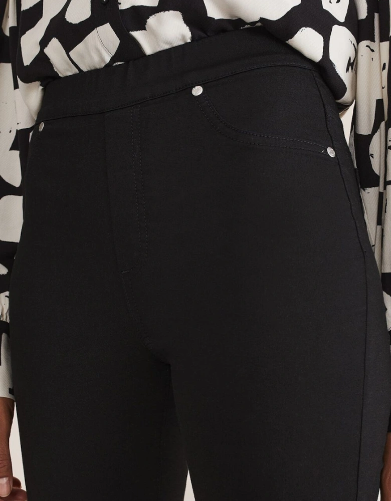 Eliza Jegging Short