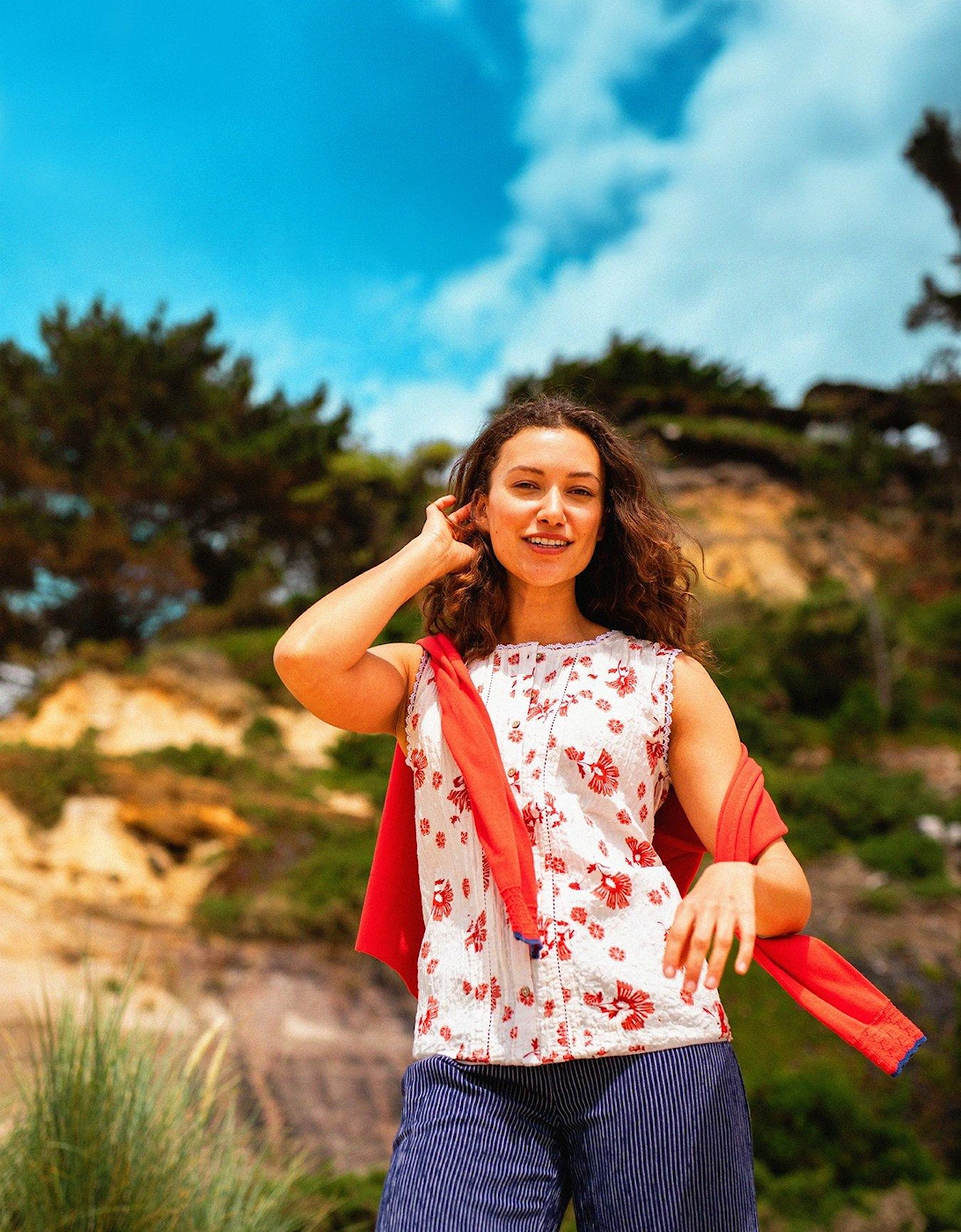 Fan Floral Sleeveless Blouse