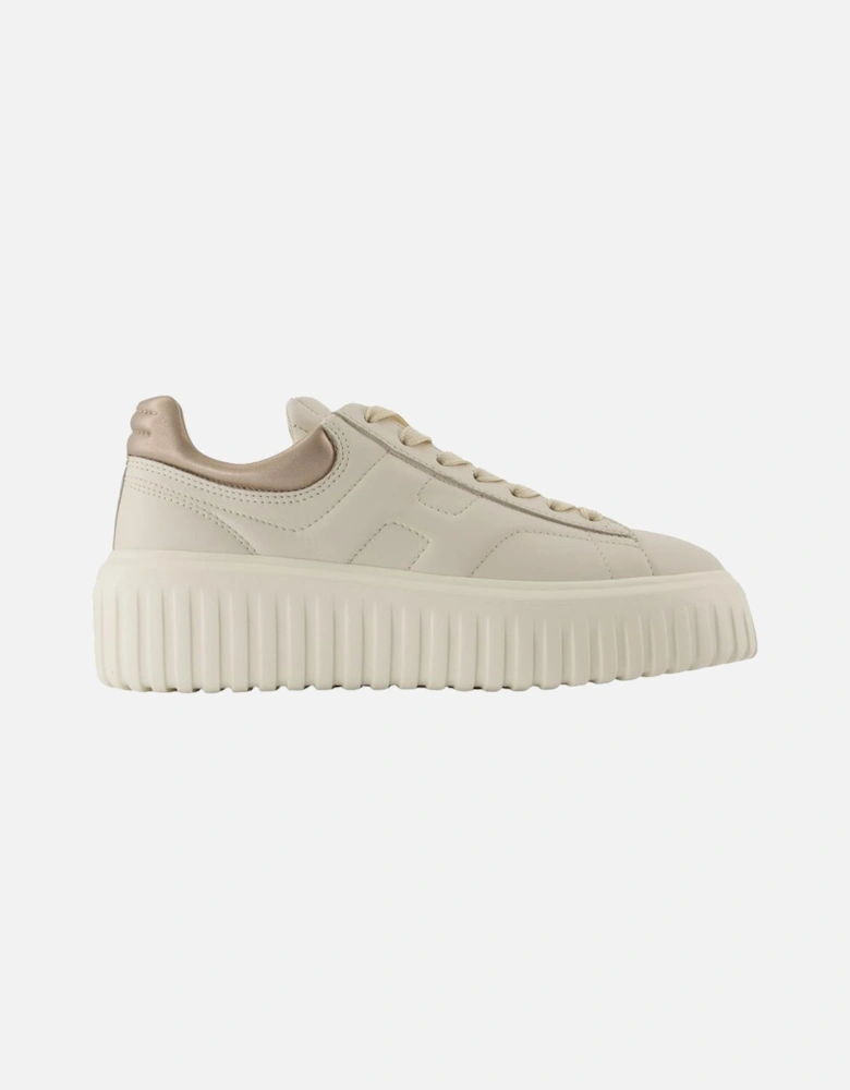 Lace-Up Platform Sneakers for Everyday Style and Comfort