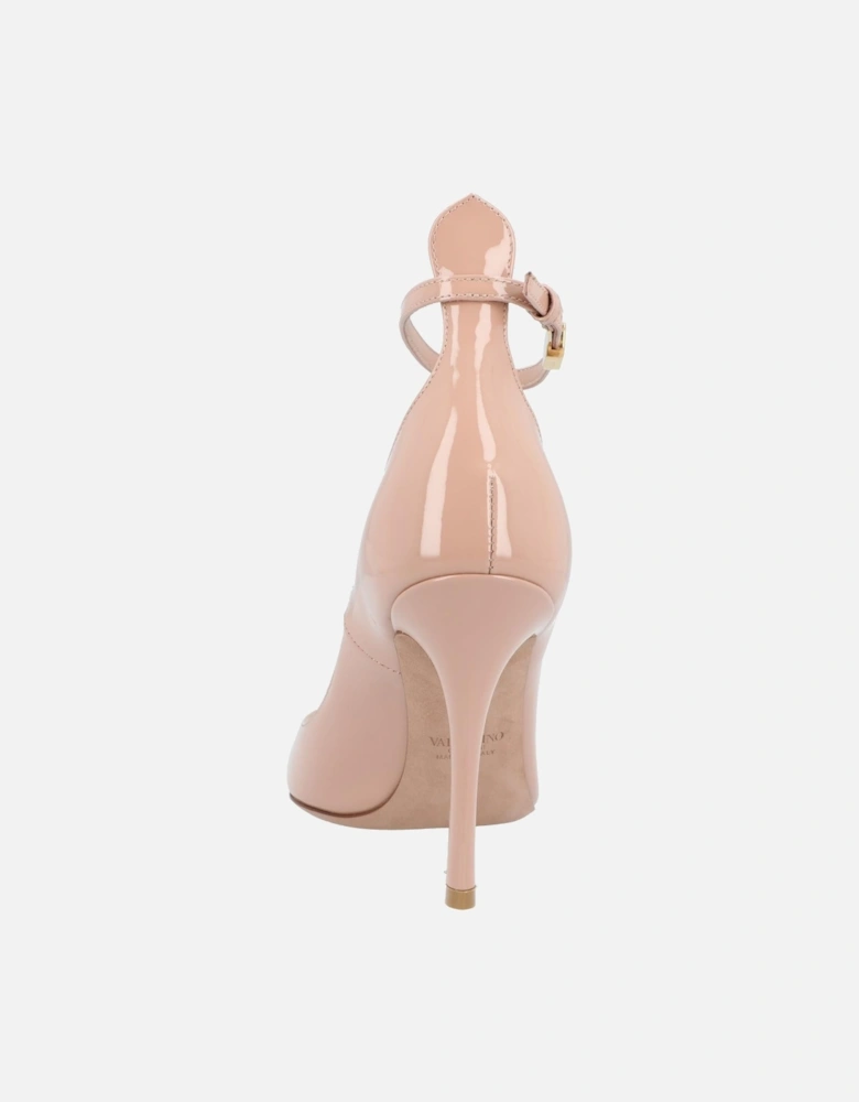 Elegant Pointed-Toe Heels with Ankle Strap and Stiletto Heel