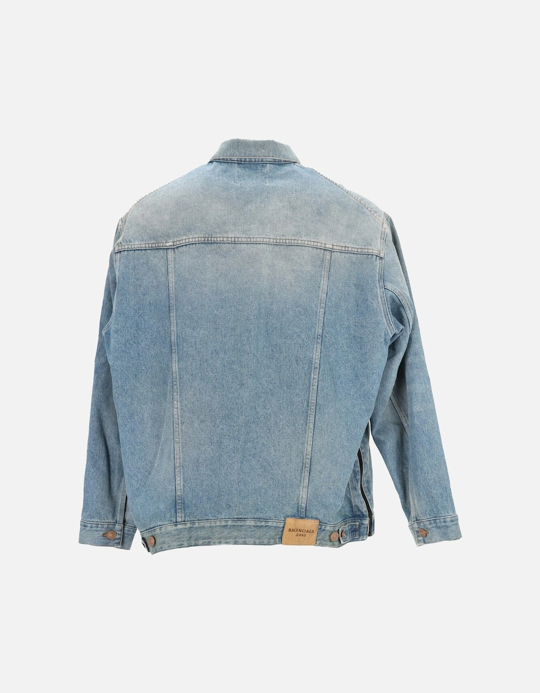 Classic Denim Jacket with Button Closure and Pocket Accents