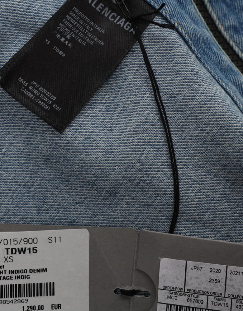 Classic Denim Jacket with Button Closure and Pocket Accents
