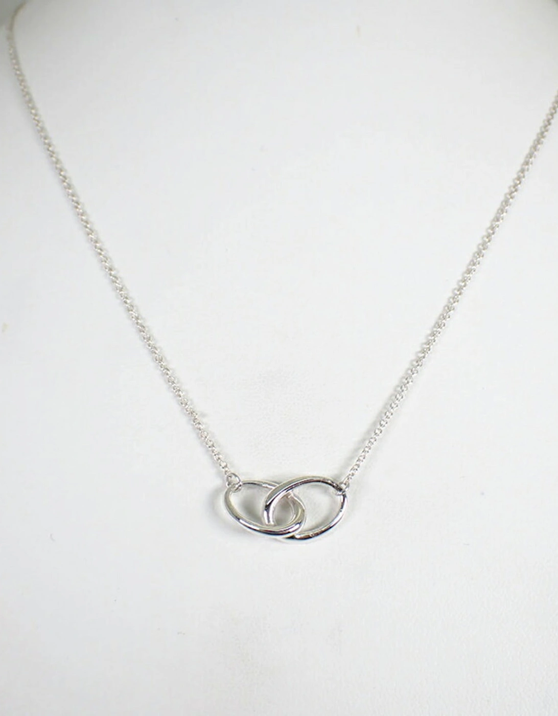 Interlocking Circles Pendant Necklace Silver