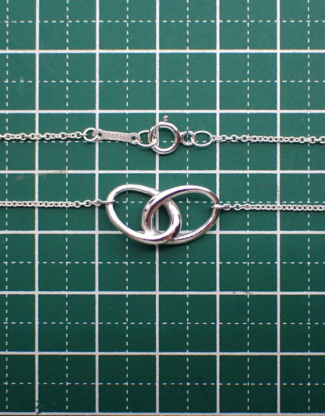 Interlocking Circles Pendant Necklace Silver