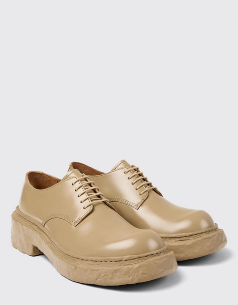 Classic Lace-Up Shoes with a Distinctive Sole Suitable for Various Occasions