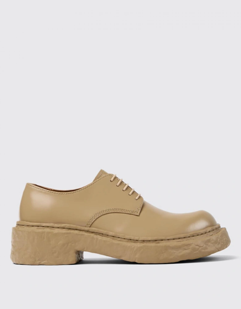 Classic Lace-Up Shoes with a Distinctive Sole Suitable for Various Occasions