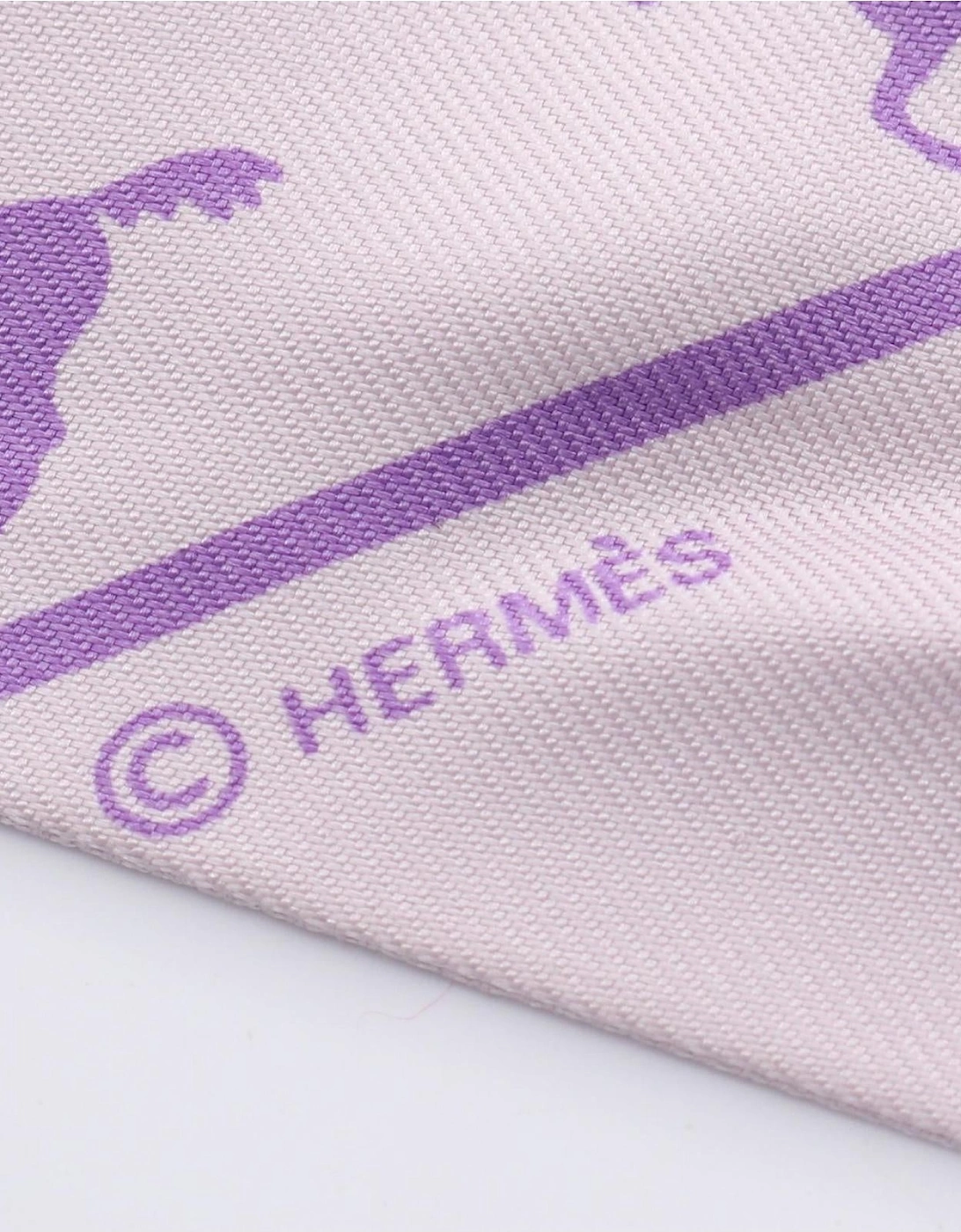 Silk Le Allure Scarf with Elegant Design