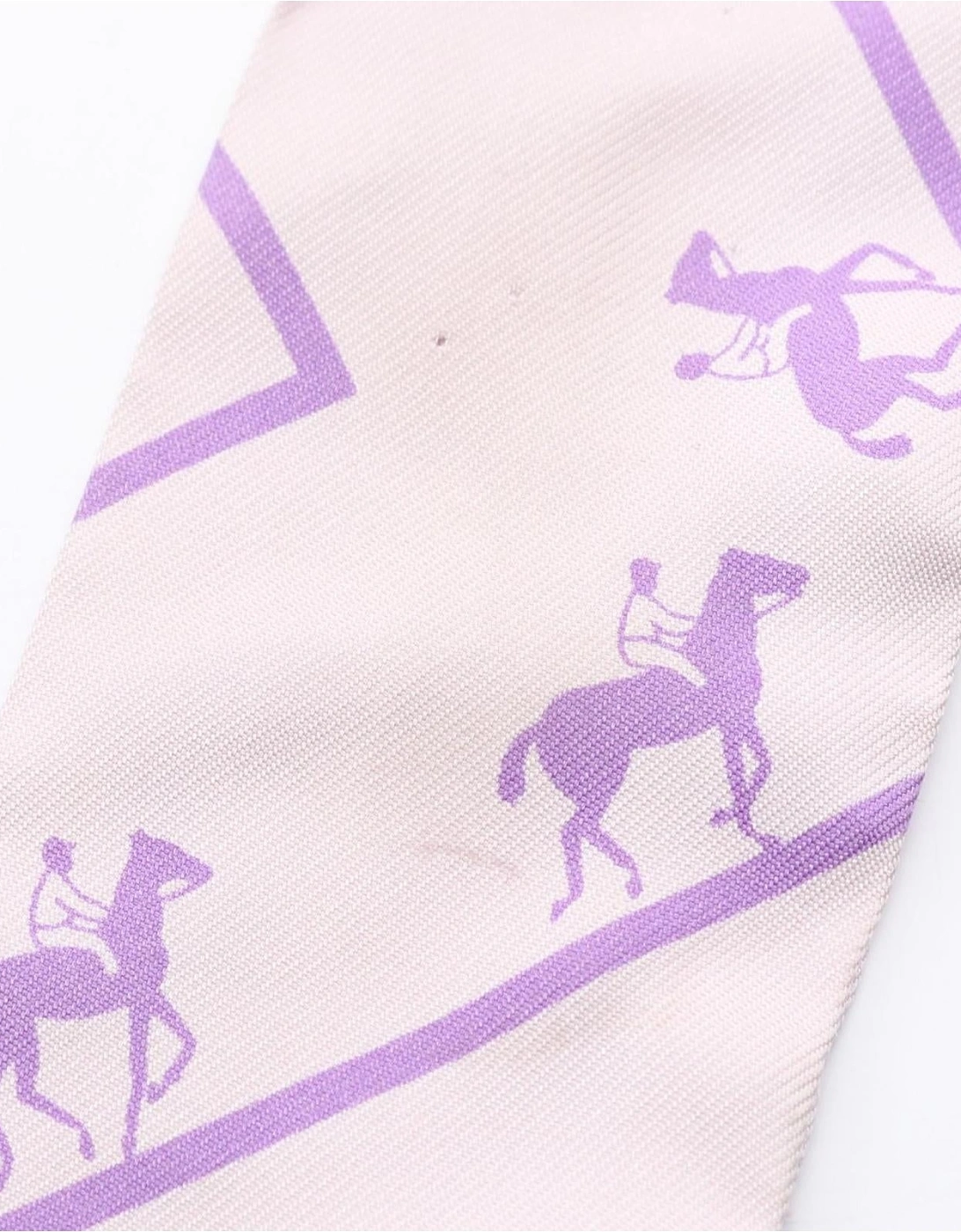 Silk Le Allure Scarf with Elegant Design