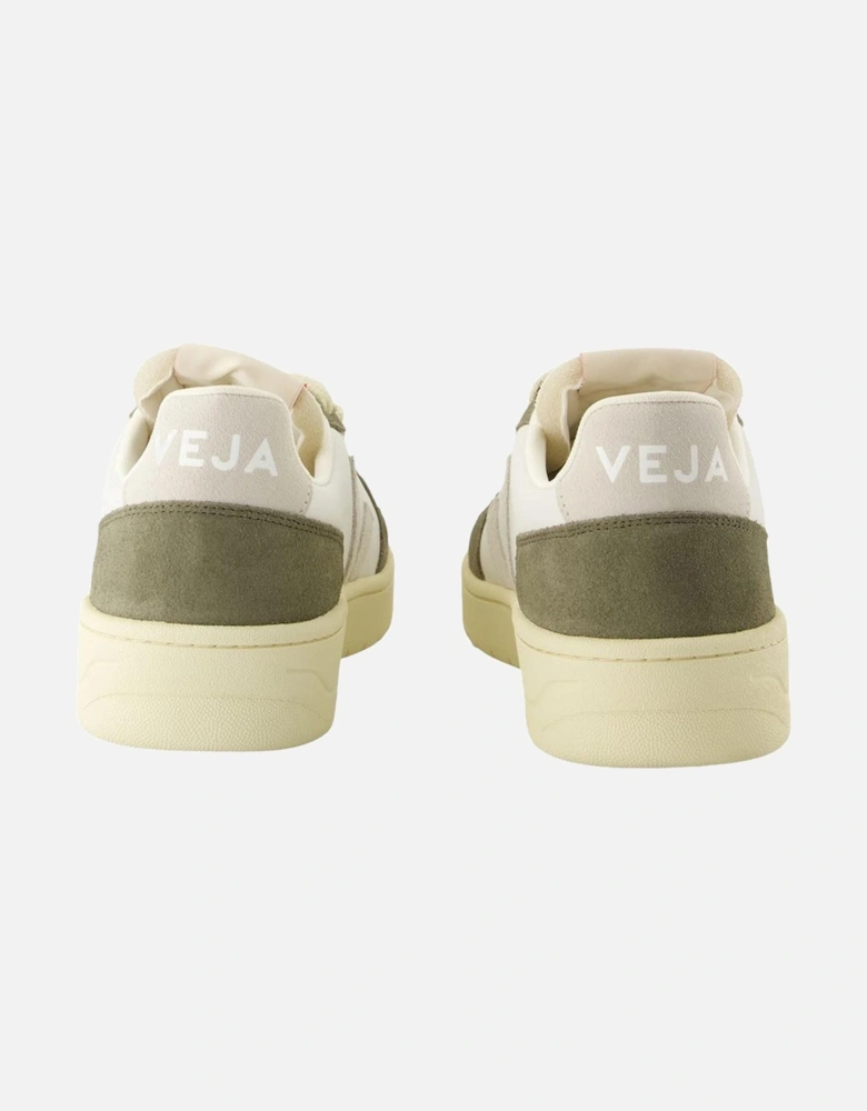 V10 Extra WhiteOlive LowTop Sneakers