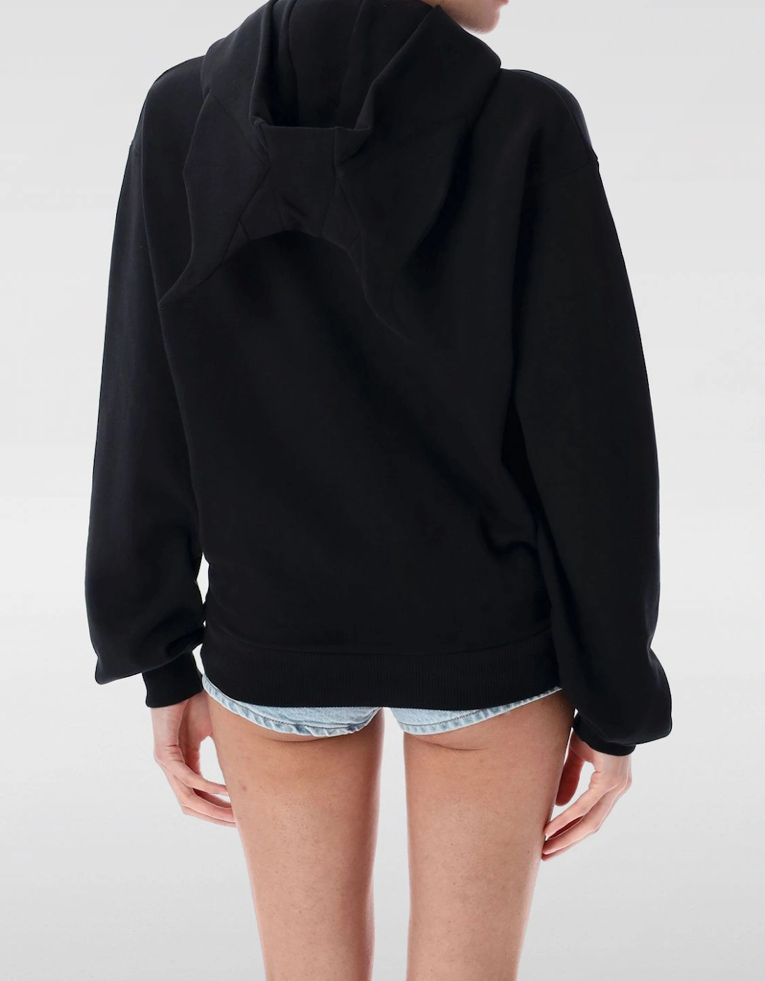 Sweatshirt with Modern Design and Comfort