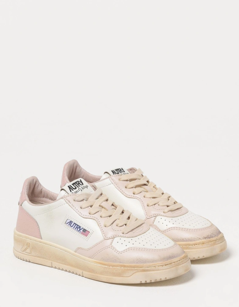 Medalist Low Top Sneaker