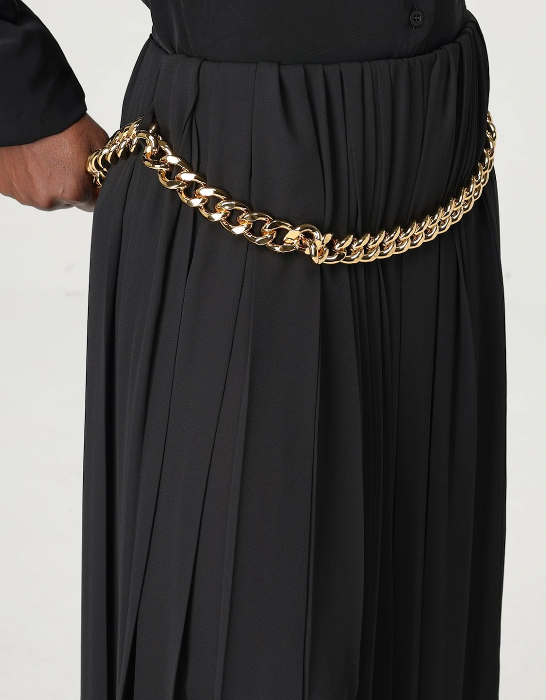 Chain Belt Pleated Maxi Skirt