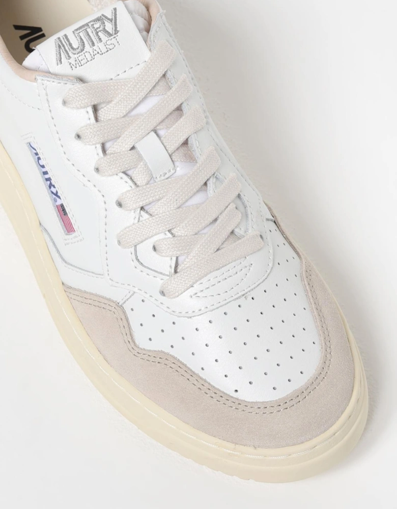Medalist Low Top Sneaker