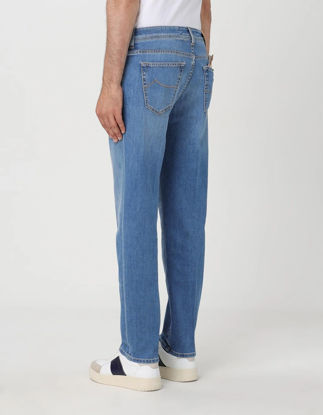 J688 Comfort Straight Jeans