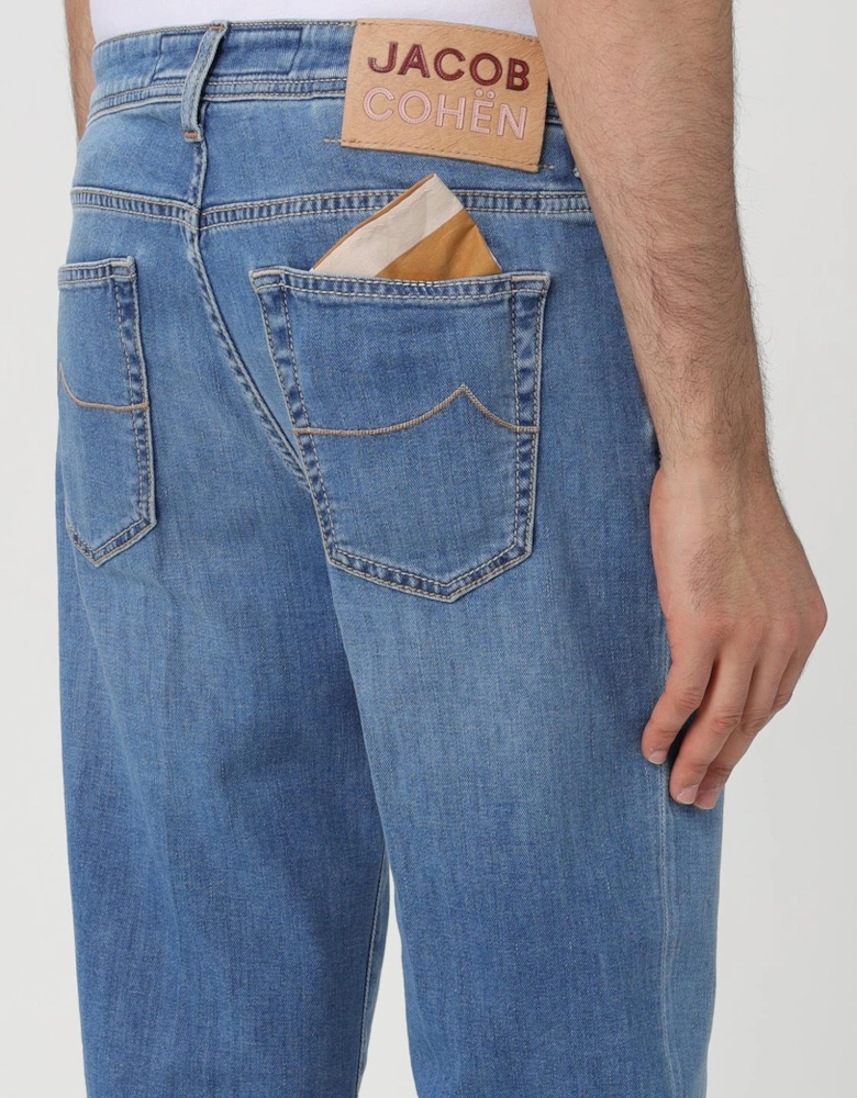 J688 Comfort Straight Jeans