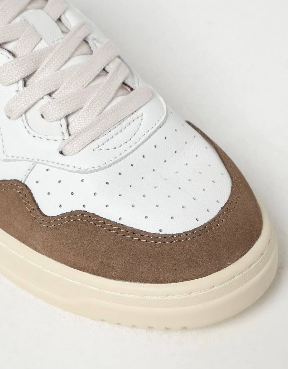 Medalist Low Top Sneaker