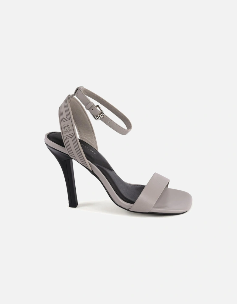 Leather Pump with Sleek Design