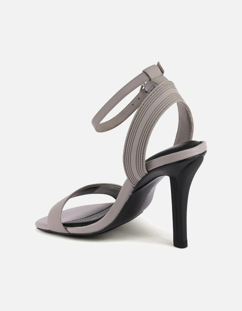 Leather Pump with Sleek Design