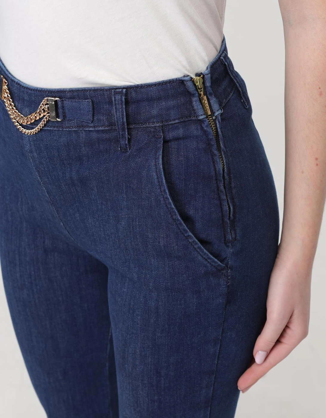 Flare Jeans Chain Detail