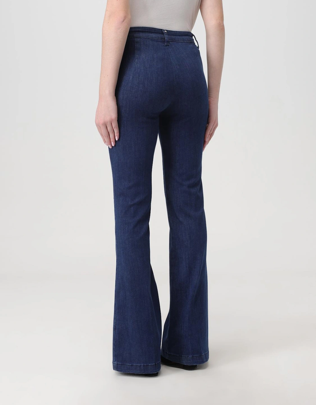 Flare Jeans Chain Detail