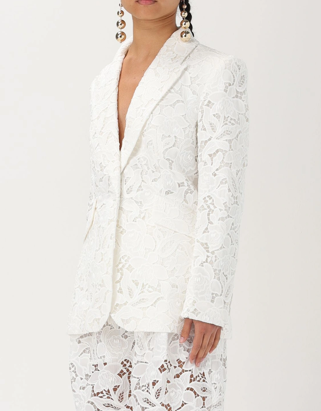 Elegant Blazer Featuring Sophisticated Styling and Comfortable Fit for Various Occasions