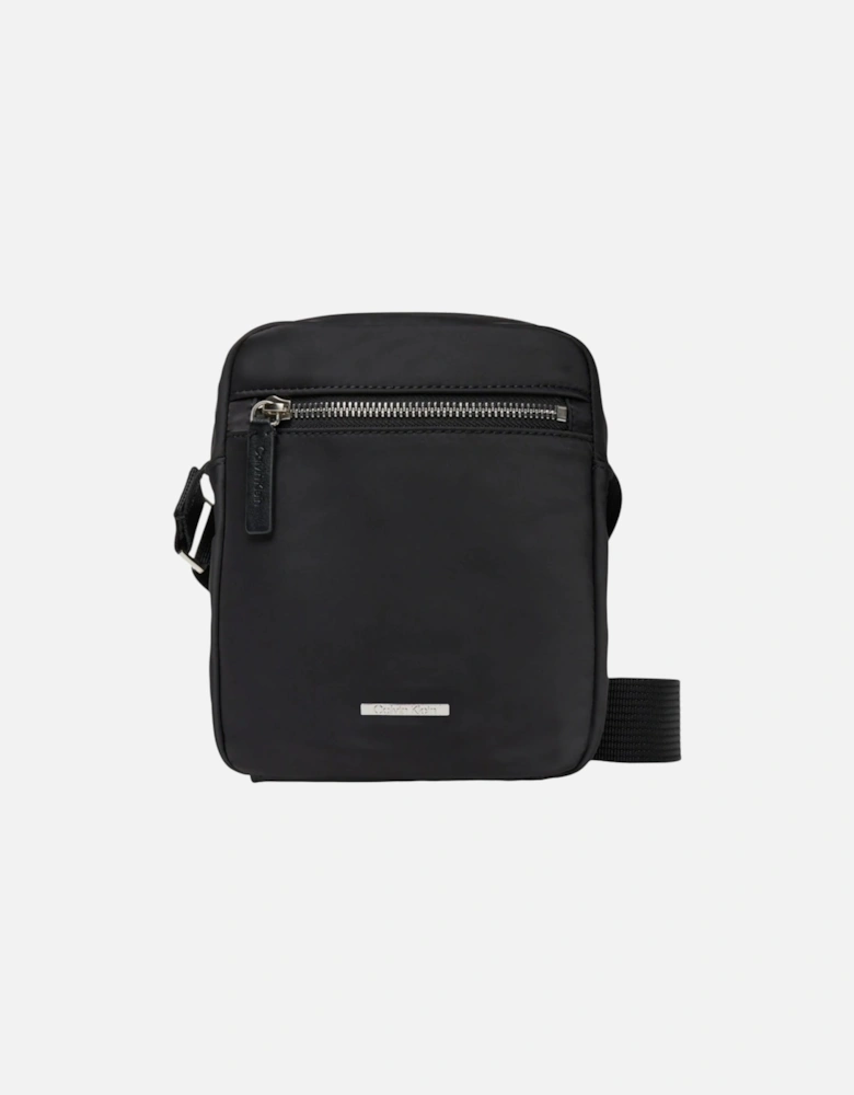 Shoulder Bag with Zip and Multiple Pockets