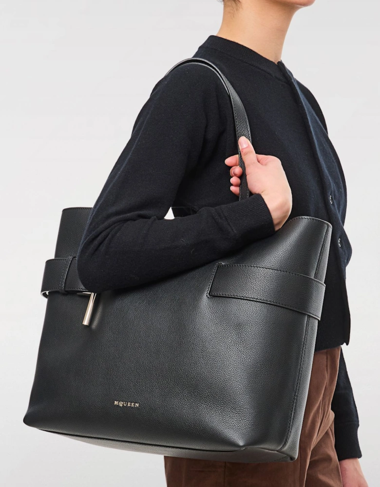 Curve Small Tote Buckle Detail