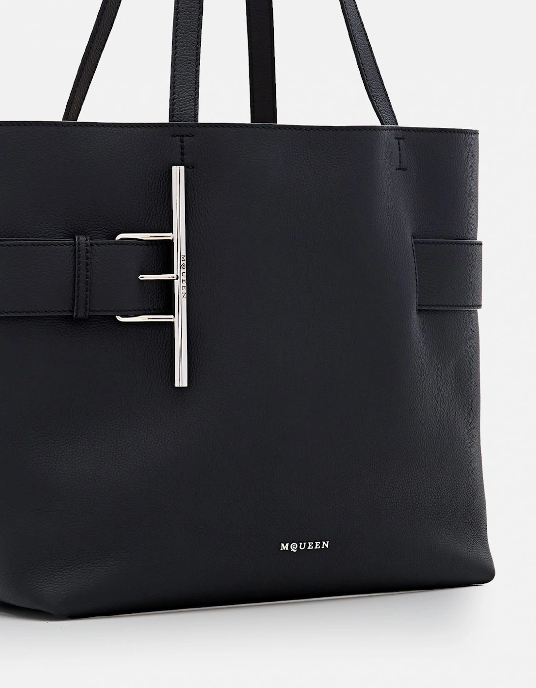 Curve Small Tote Buckle Detail