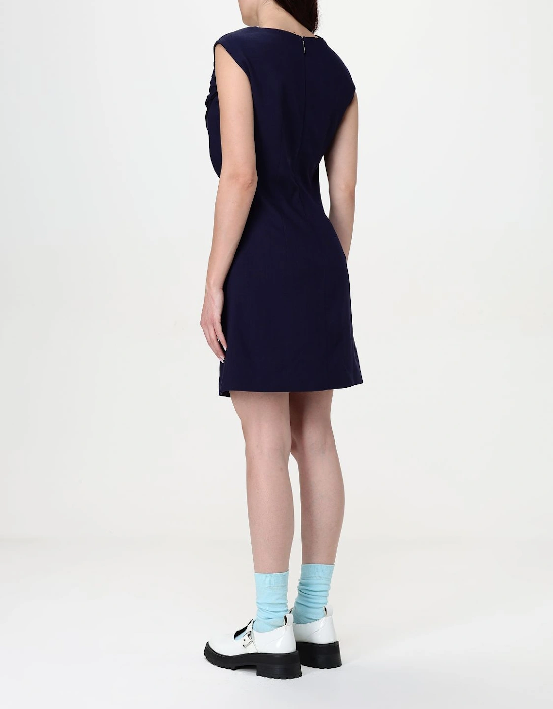 Elegant Sleeveless Dress with Ruched Detail and Fitted Silhouette for Formal Occasions