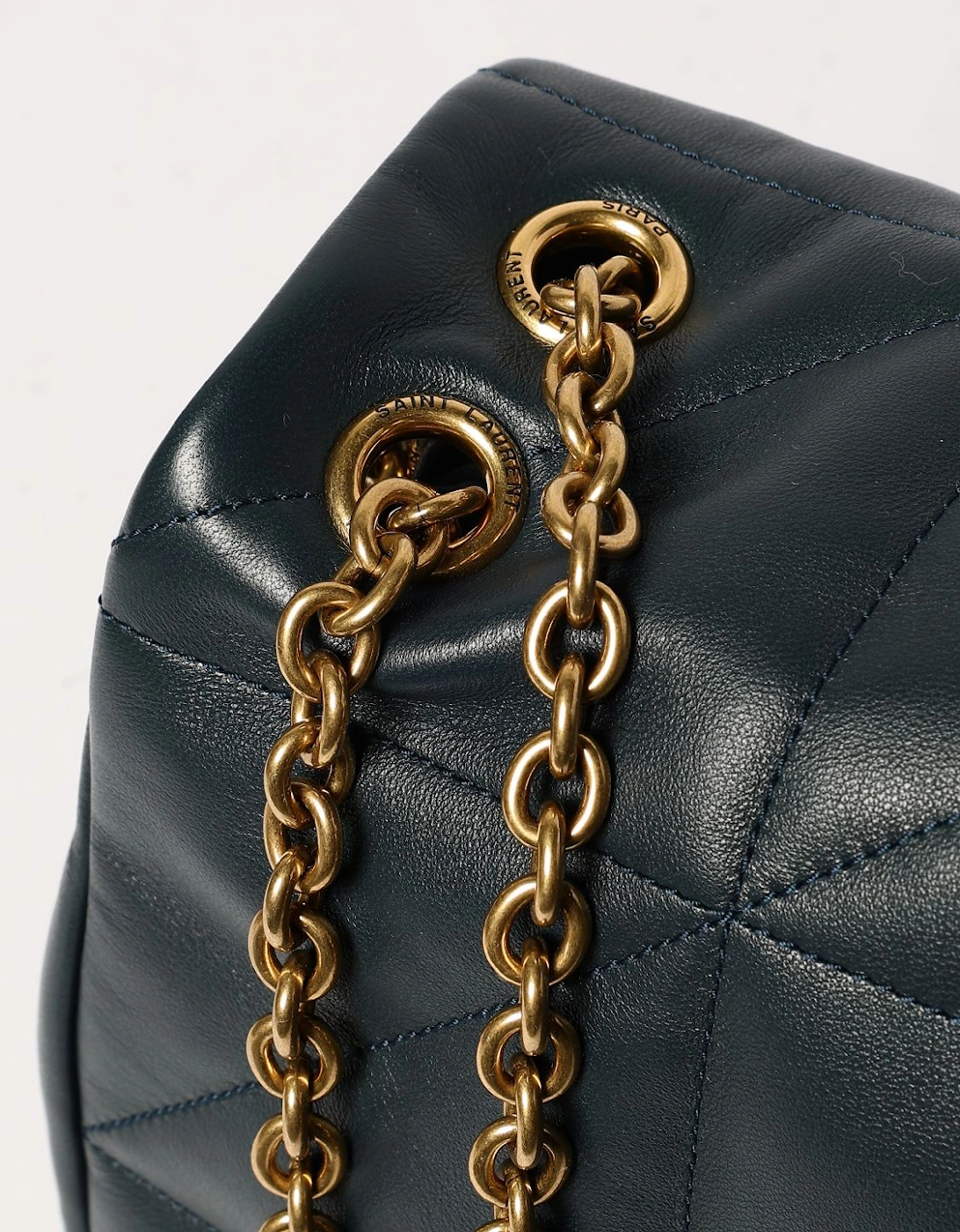 Le 5  7 Quilted Shoulder Bag