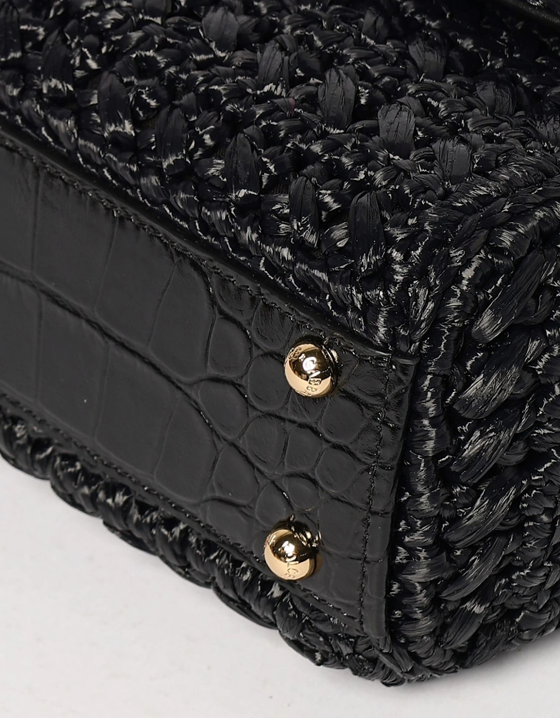 Elegant Leather Handbag with Top Handle and Gold-Tone Hardware
