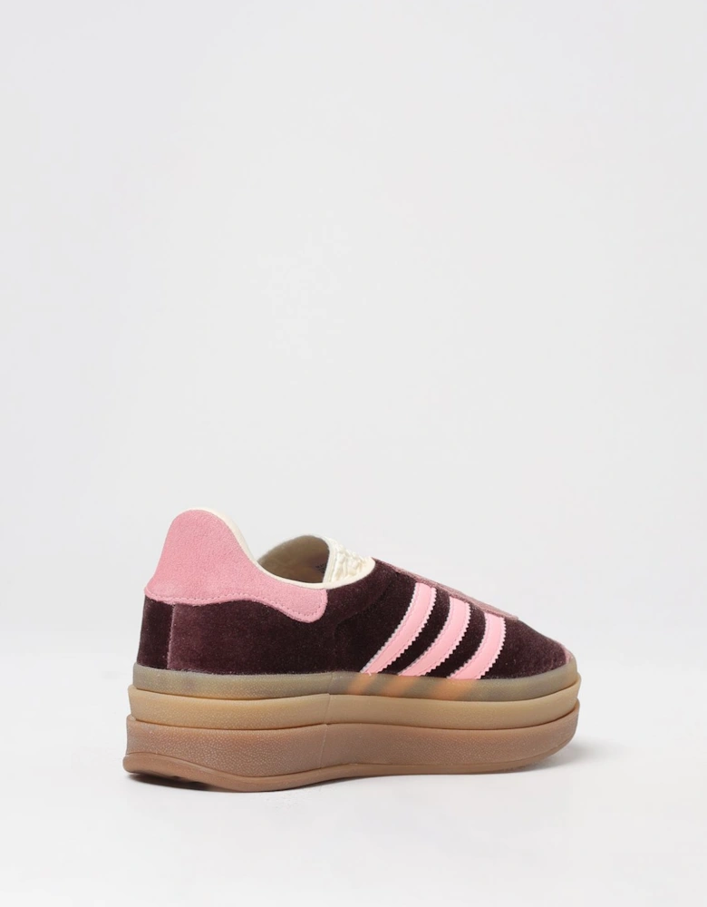 Sneakers with Signature Comfort and Style