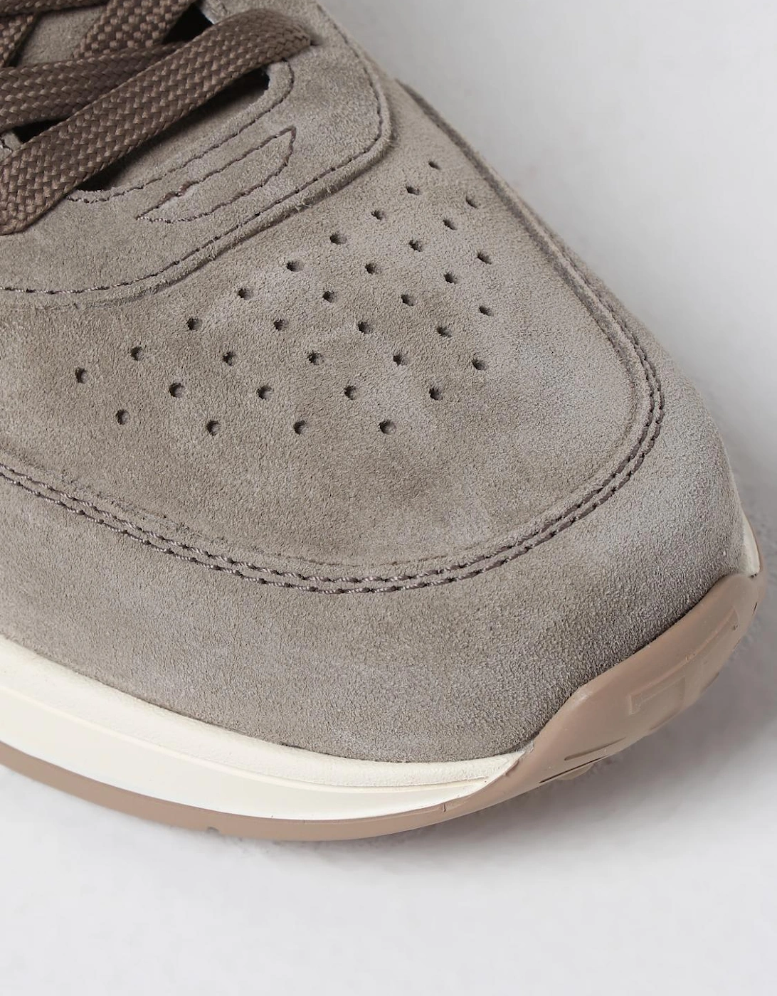 Athletic Footwear with Lace-Up Closure and Rubber Outsole for Enhanced Grip