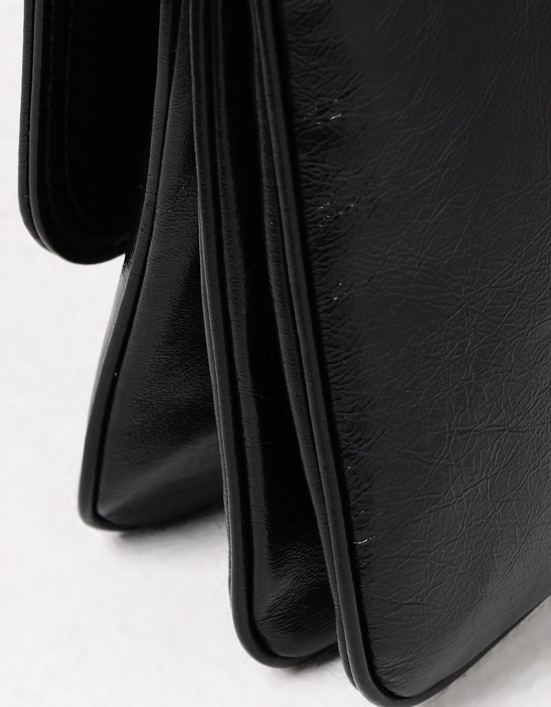 Hourglass Chain Wallet Bag