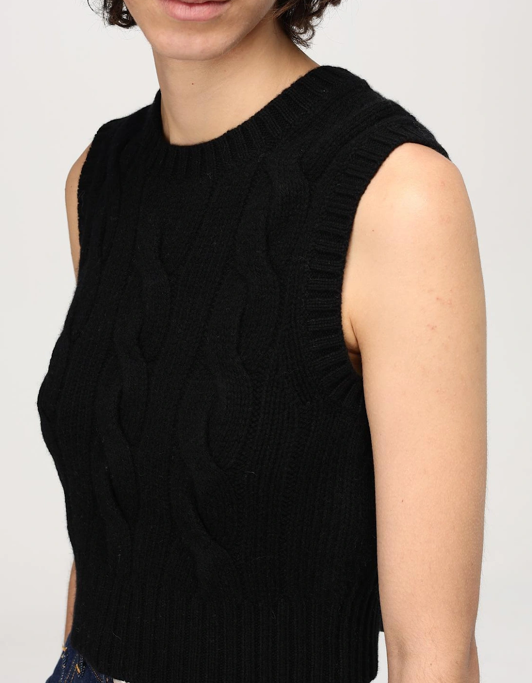 Cable Knit Sleeveless Sweater Vest
