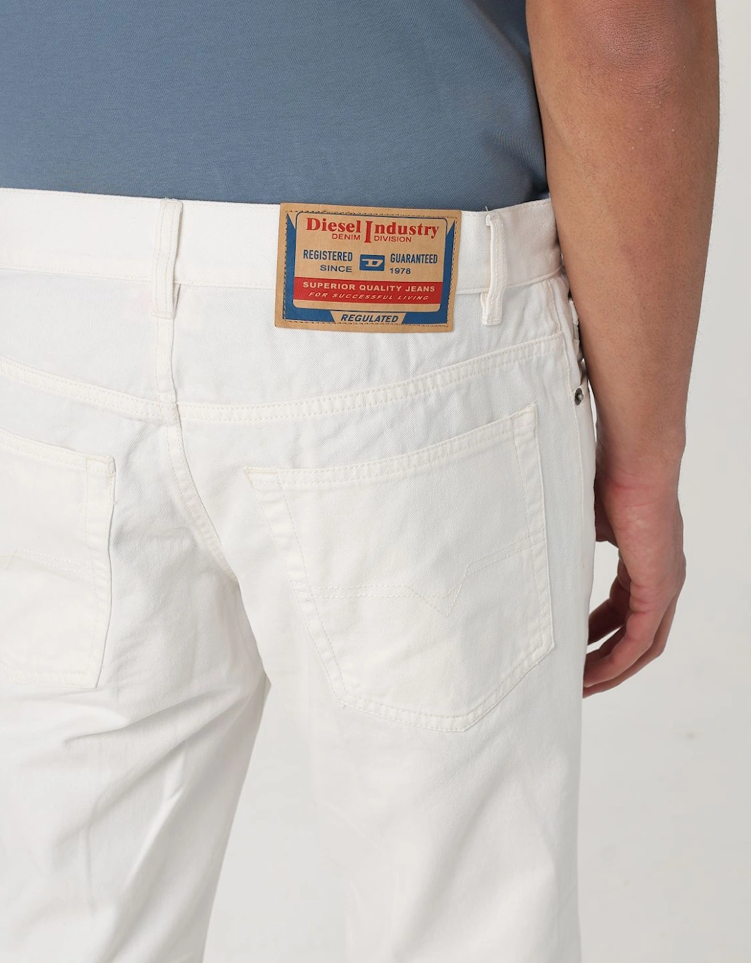 DVAYNE 084XV Regular Straight Jeans