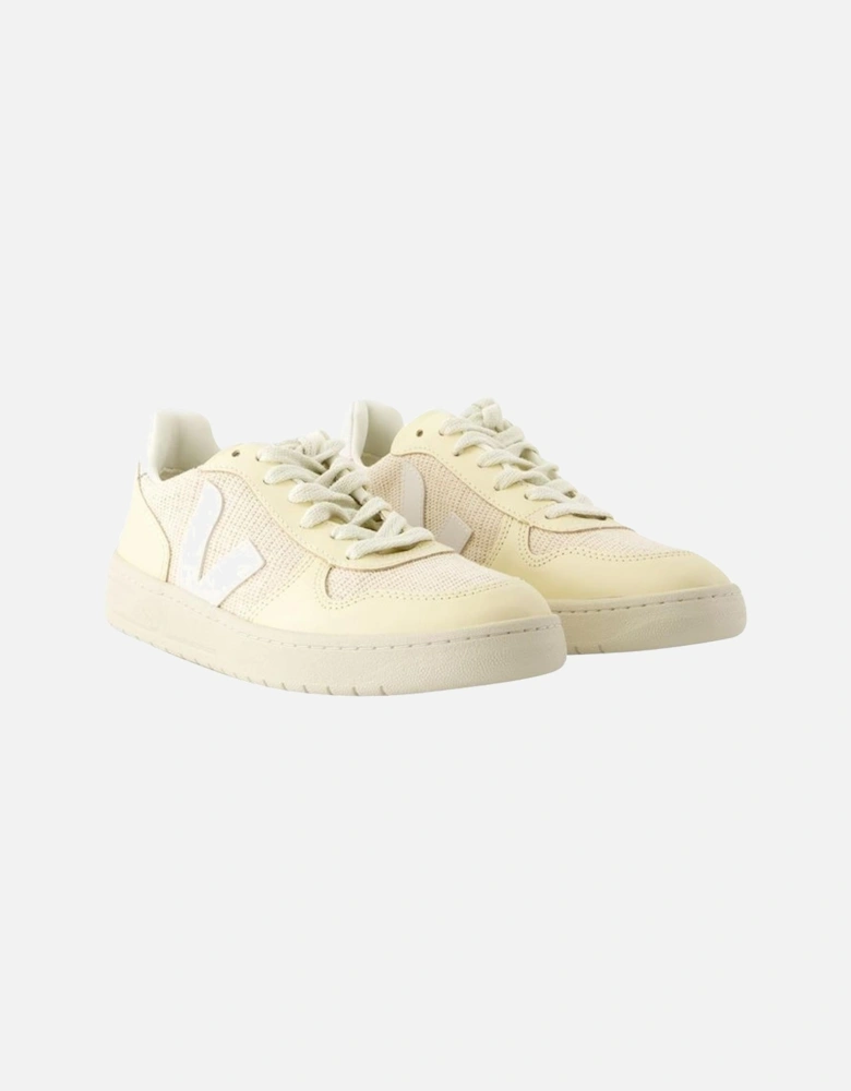 V10 Extra White LowTop Sneaker