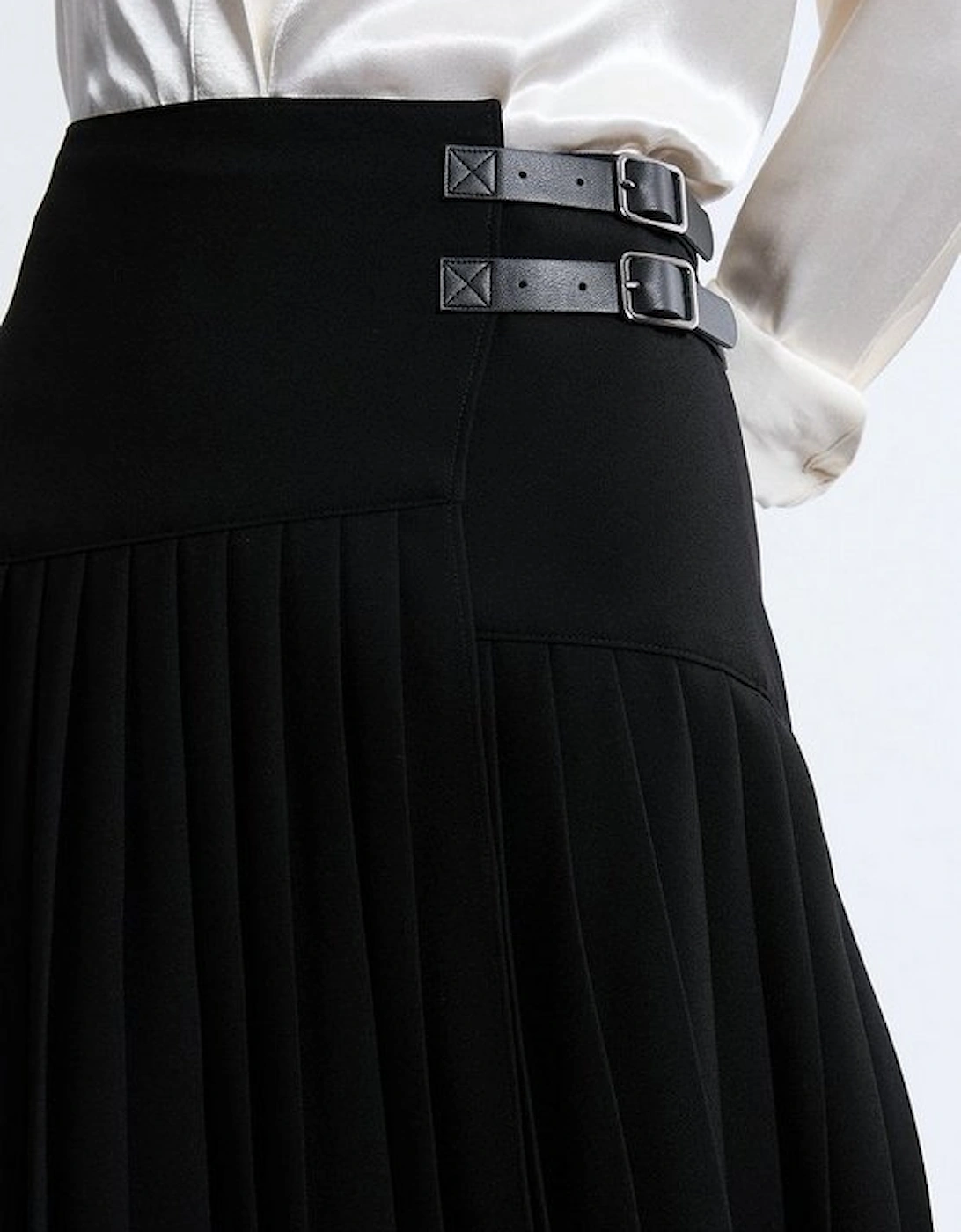 Tailored Crepe Pleated Buckle Detailed Maxi Skirt