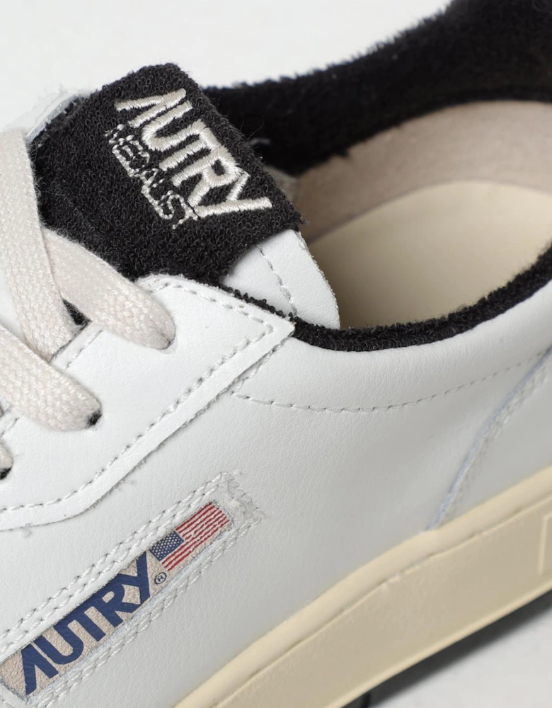Medalist Low Top Sneaker
