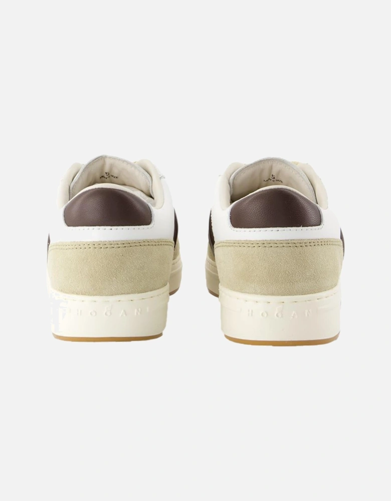 Smooth Calfskin Leather Round Toe Sneakers