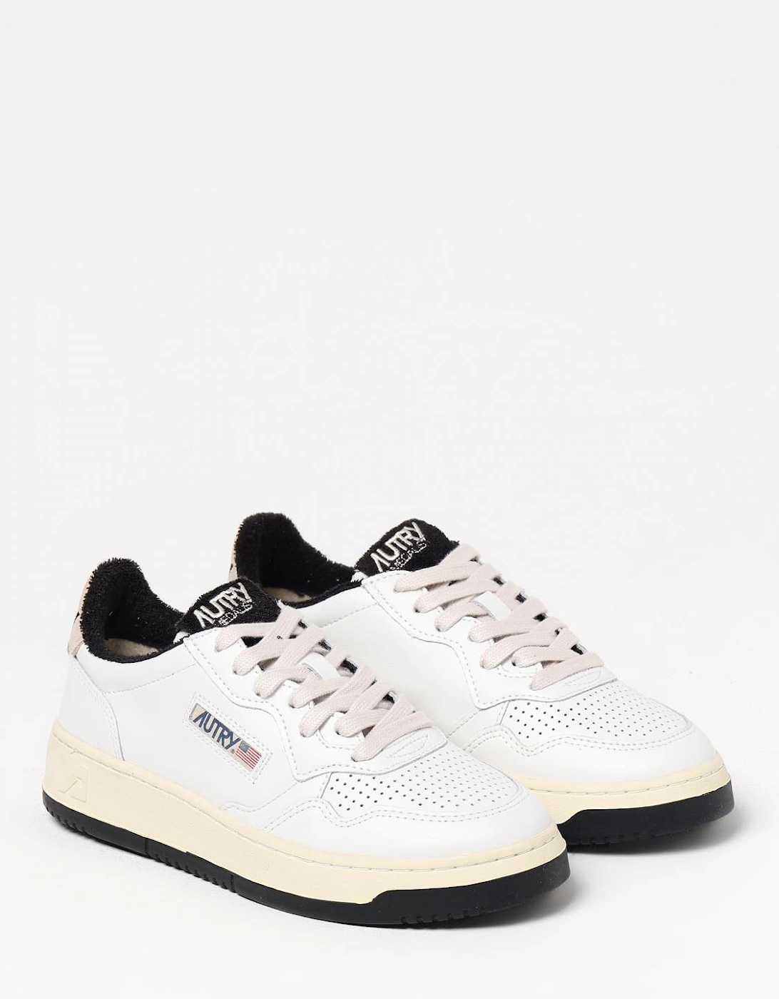 Medalist Low Top Sneaker
