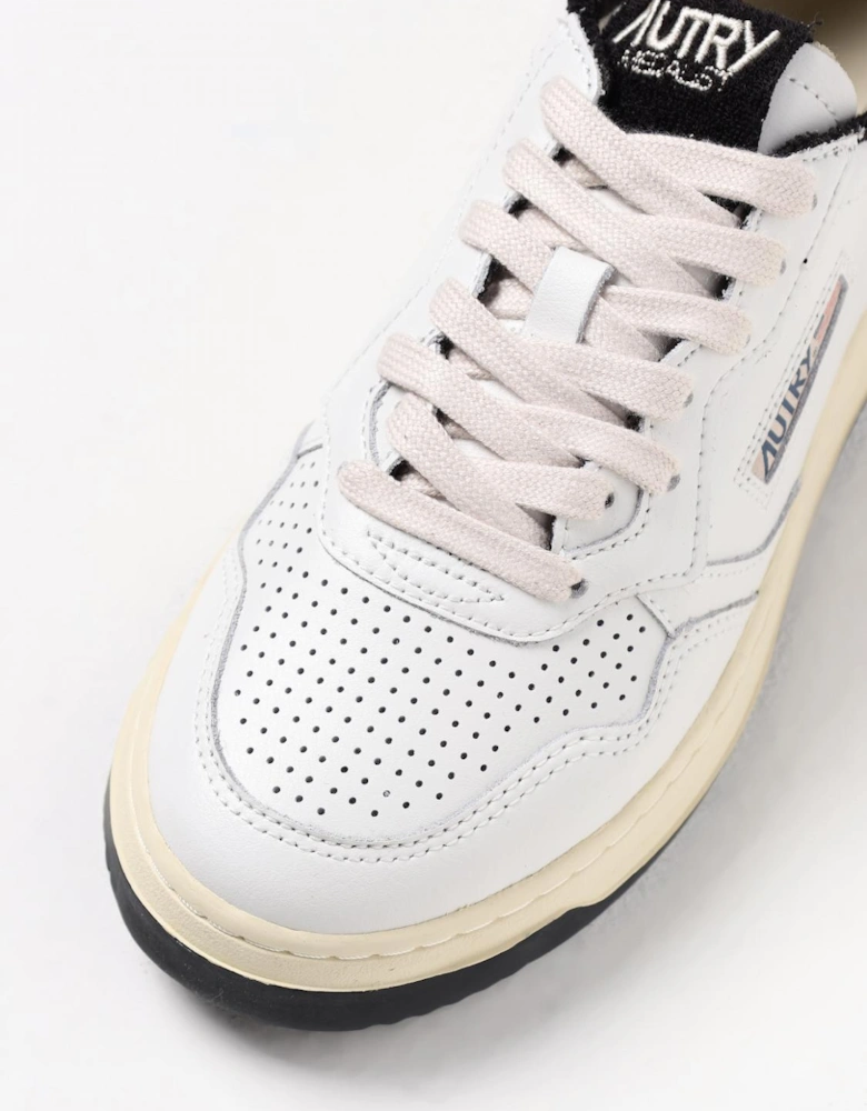 Medalist Low Top Sneaker