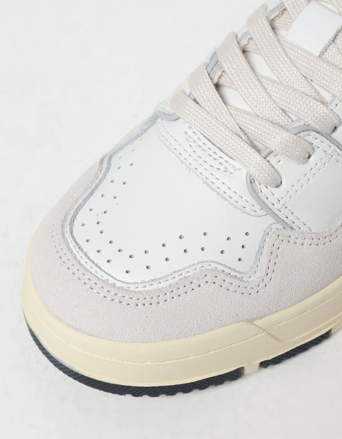 Medalist Low Top Sneakers