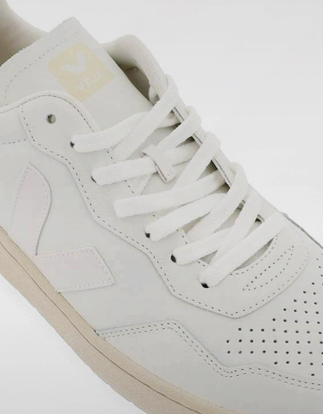 V10 Leather Sneakers Casual Style