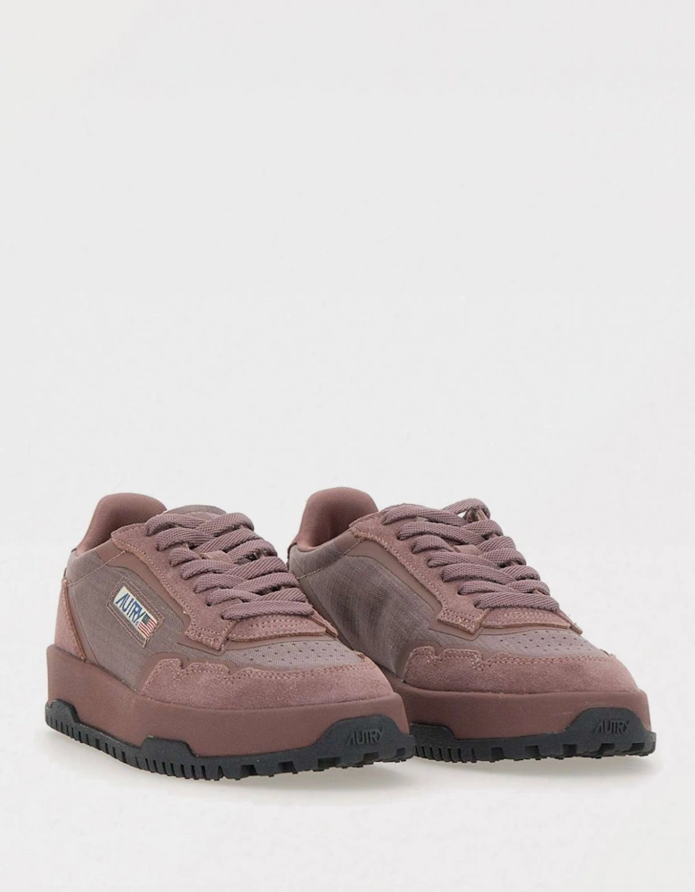 Medalist Low Top Sneaker